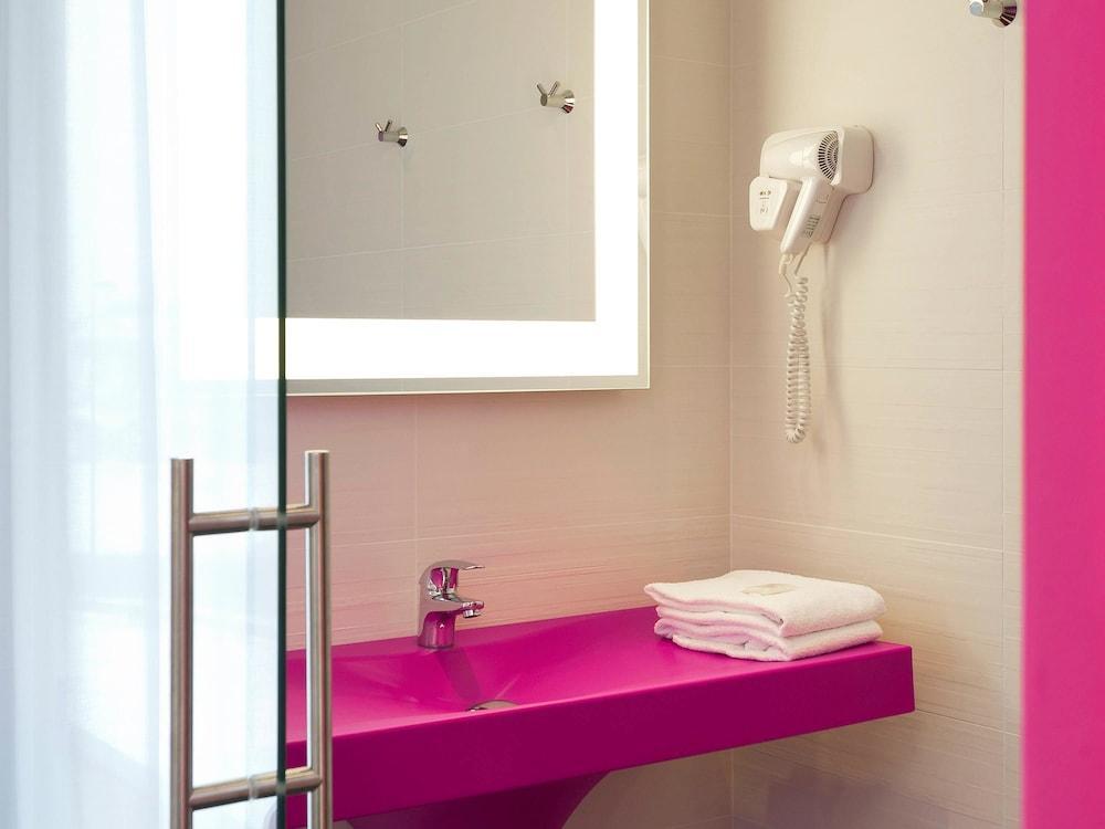 Ibis Styles Nivelles Hotell Exteriör bild