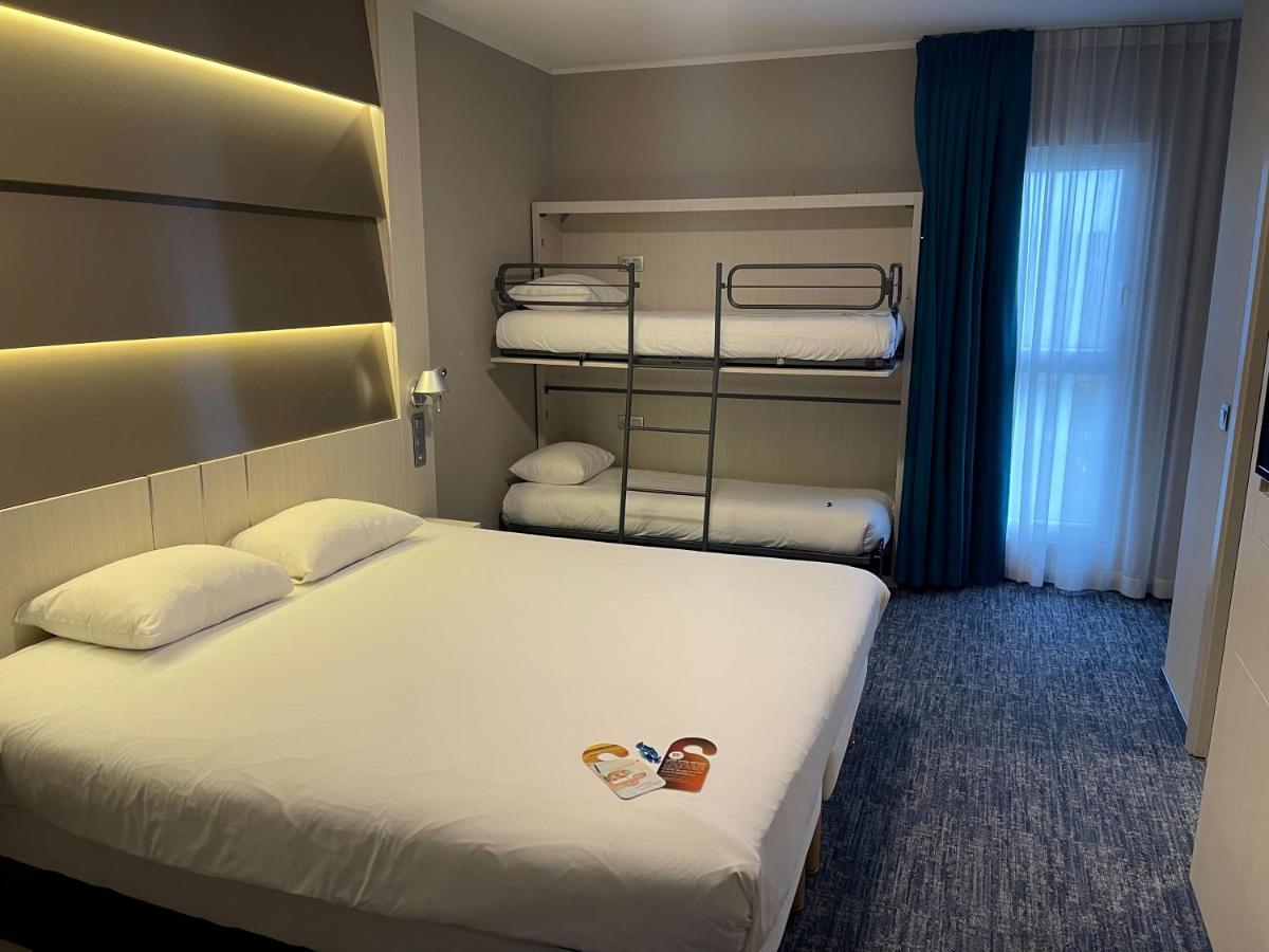 Ibis Styles Nivelles Hotell Exteriör bild