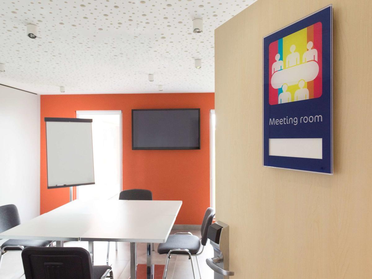 Ibis Styles Nivelles Hotell Exteriör bild