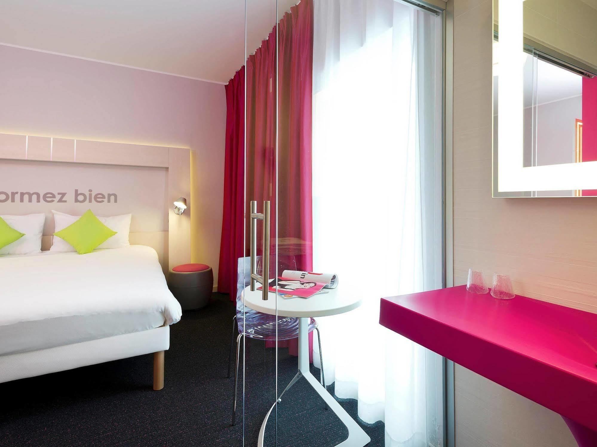 Ibis Styles Nivelles Hotell Exteriör bild